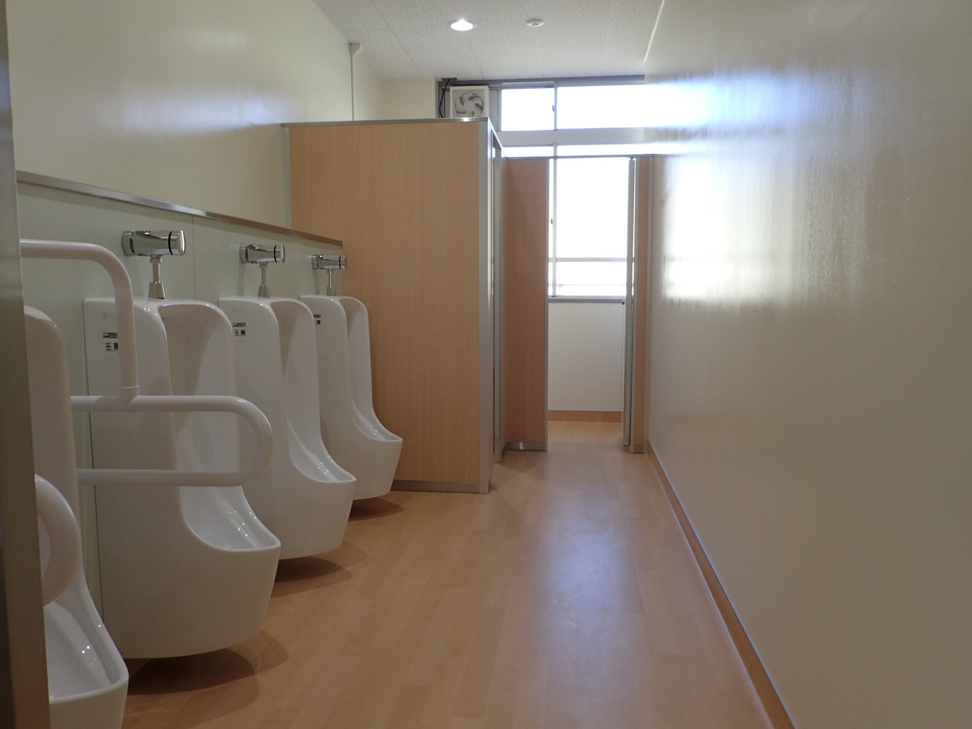 梅坪小学校トイレ改修工事